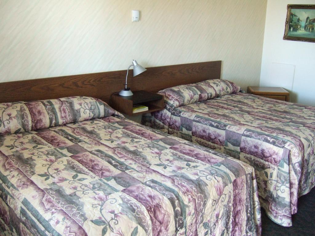 Wild Rose Inn Vegreville Стая снимка